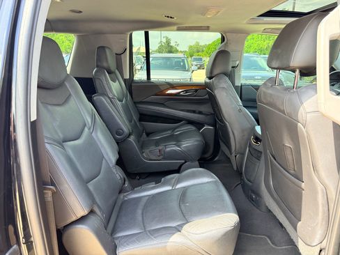 Used 2019 Cadillac Escalade ESV Luxury RWD image 26