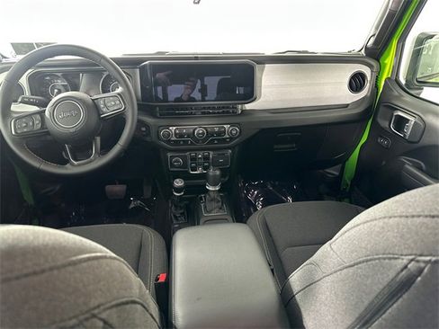 Certified 2025 Jeep Gladiator Sport image 18