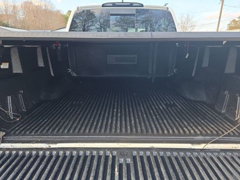 Used 2022 Nissan Titan SV image 14