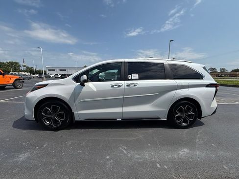New 2026 Toyota Sienna Platinum AWD/4WD image 5