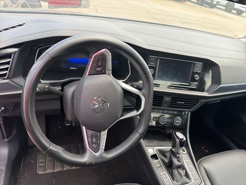 Used 2024 Volkswagen Jetta SE FWD image 11