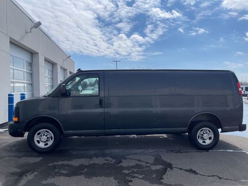 Used 2016 Chevrolet Express 3500 Extended image 4