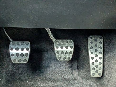 Used 2016 Dodge Challenger R/T image 27