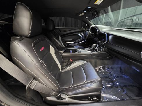 Used 2018 Chevrolet Camaro SS RWD image 2
