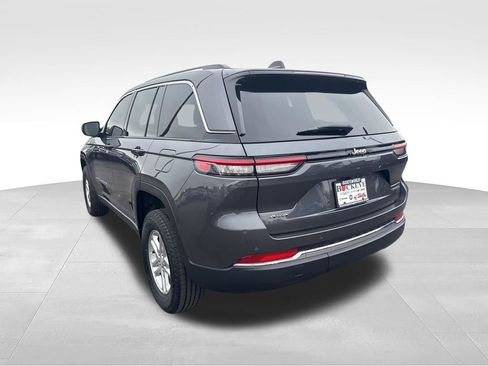 Used 2023 Jeep Grand Cherokee Laredo AWD/4WD image 5