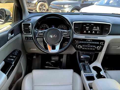 Used 2020 Kia Sportage EX image 9