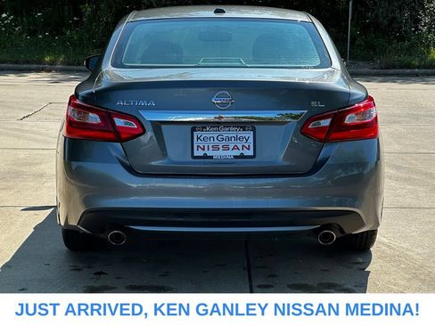 Used 2016 Nissan Altima 2.5 SL w/ Moonroof Package FWD image 4