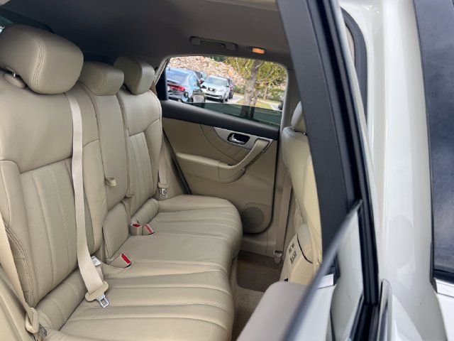 Used 2015 INFINITI QX70 2WD w/ Premium Package image 26