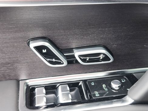 New 2025 Land Rover Range Rover SE image 23