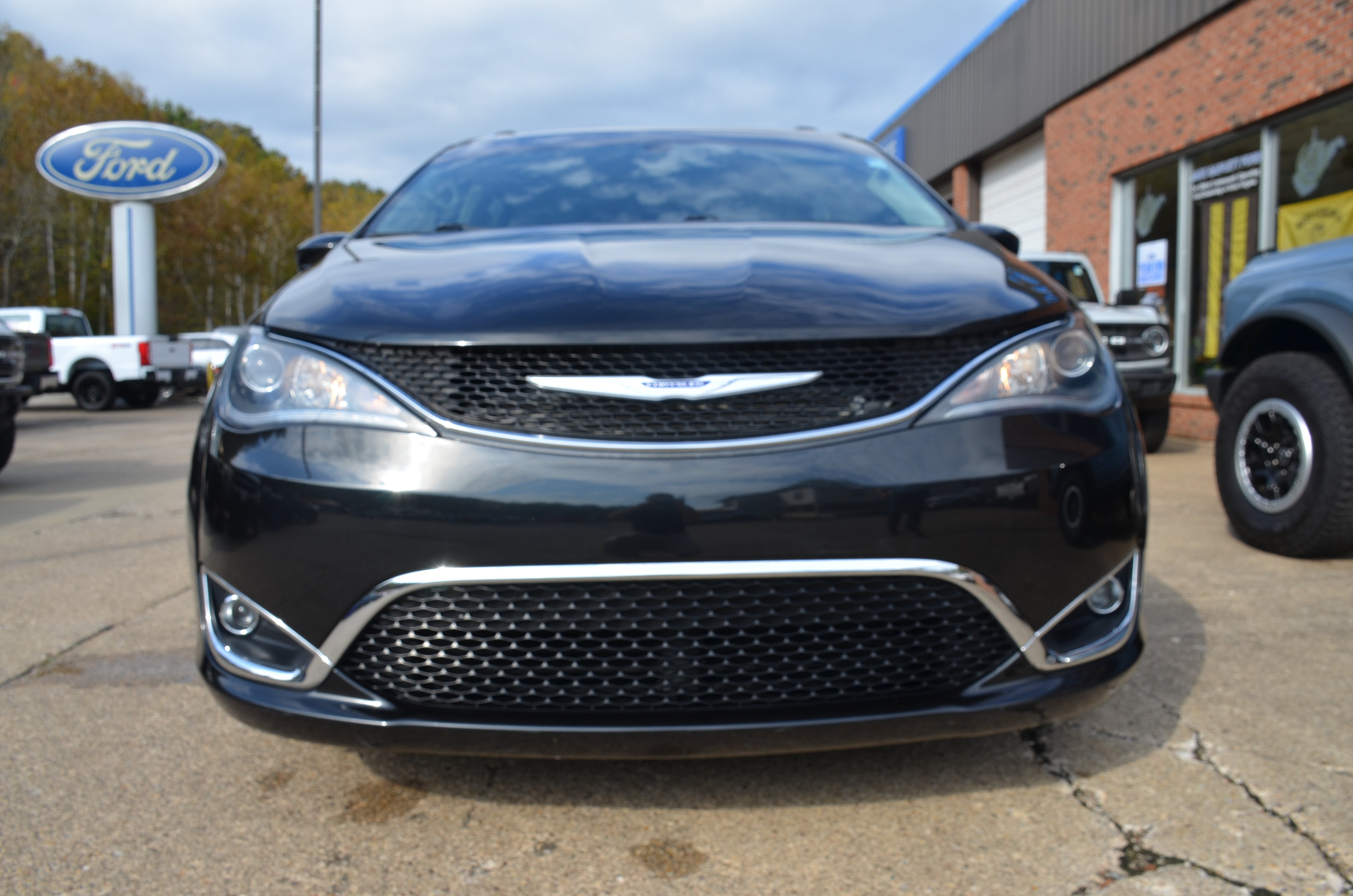 Used 2020 Chrysler Pacifica Touring-L Plus FWD image 5