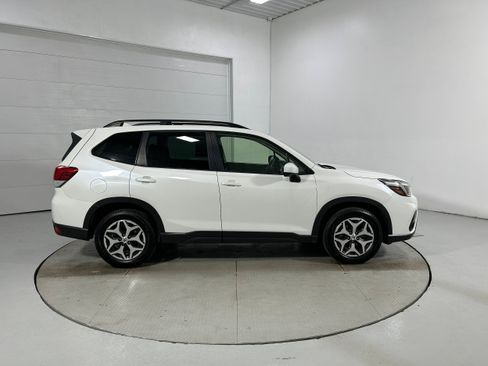 Used 2020 Subaru Forester Premium AWD/4WD image 36