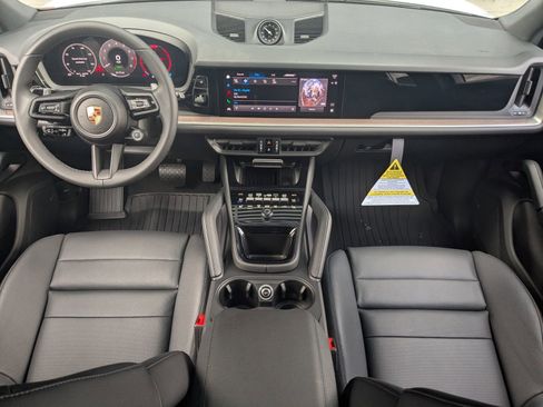 Used 2025 Porsche Cayenne E-Hybrid image 23
