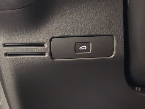 Certified 2026 Volvo XC40 B5 Plus AWD/4WD image 22