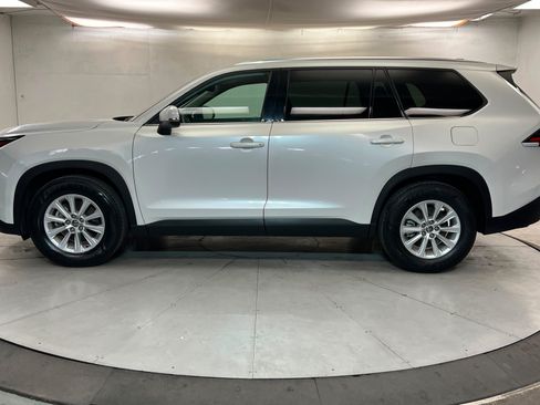 Used 2025 Toyota Grand Highlander AWD image 2