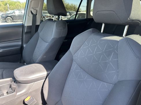 Used 2020 Toyota RAV4 XLE image 19