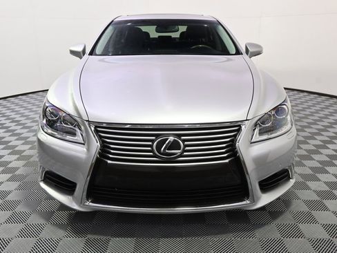 Used 2013 Lexus LS 460 AWD w/ Comfort Pkg image 10