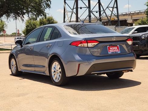 Used 2022 Toyota Corolla LE w/ LE Convenience Package FWD image 4