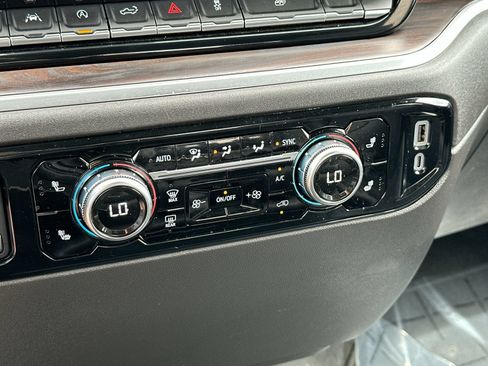 Used 2025 GMC Sierra 1500 SLT AWD/4WD image 19