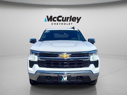 Used 2022 Chevrolet Silverado 1500 LT AWD/4WD image 2