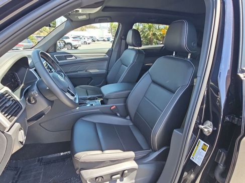 Used 2022 Volkswagen Atlas Cross Sport SE FWD image 14