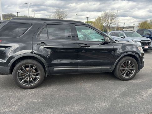 Used 2017 Ford Explorer XLT w/ Equipment Group 202A AWD/4WD image 5