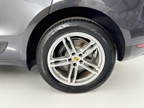 Used 2017 Porsche Macan AWD/4WD image 31
