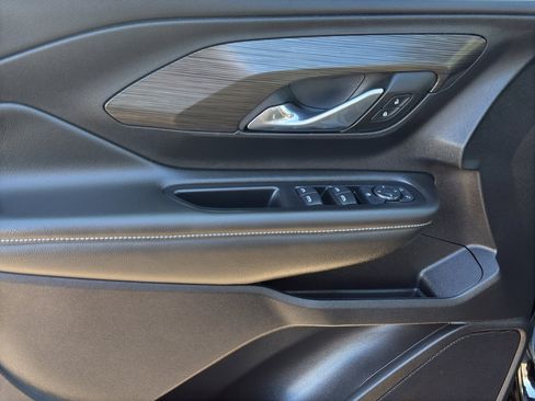 Used 2024 GMC Terrain SLE image 13