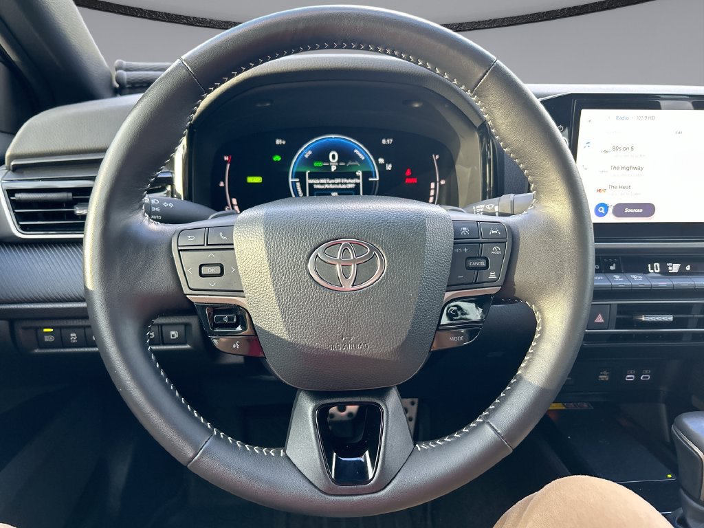 Used 2025 Toyota Camry SE FWD image 15