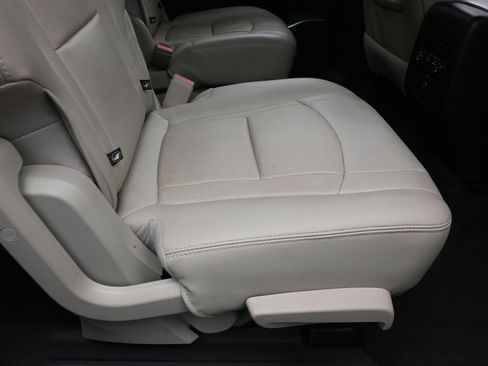 Used 2020 Buick Enclave Essence FWD image 38
