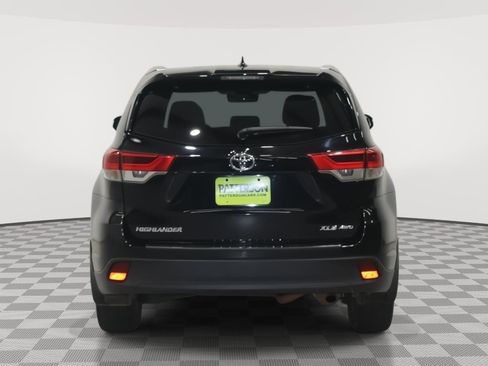 Used 2017 Toyota Highlander XLE image 3