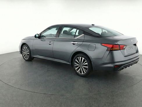 Used 2025 Nissan Altima 2.5 SV FWD image 6