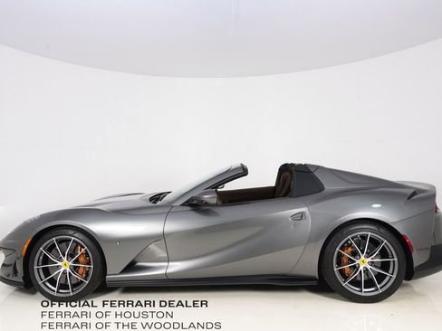 Used 2022 Ferrari 812 GTS image 8