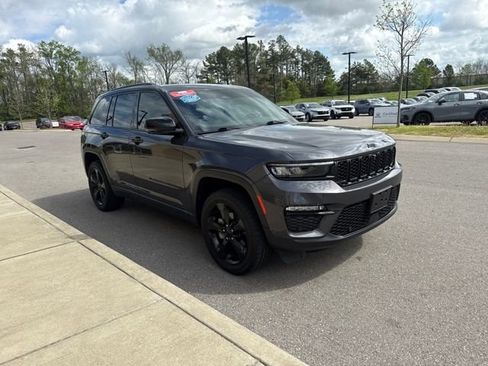 Used 2023 Jeep Grand Cherokee Limited w/ Luxury Tech Group II RWD image 6