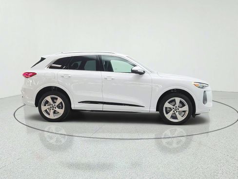 Used 2025 Audi Q5 Premium Plus w/ Premium Plus AWD/4WD image 4