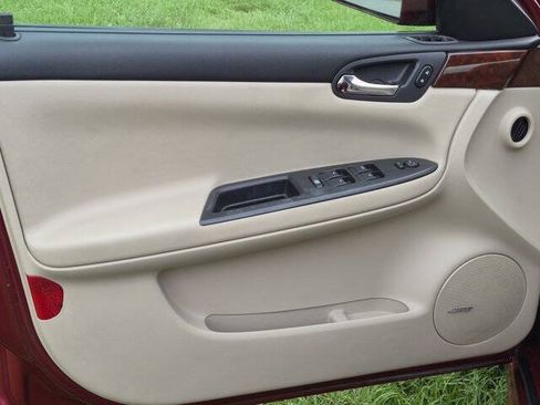 Used 2009 Chevrolet Impala LT w/ Luxury Edition Package FWD image 11