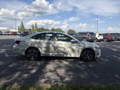 Certified 2021 Volkswagen Jetta SEL FWD image 8