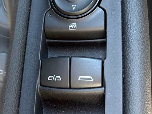 Used 2024 GMC Terrain SLT AWD/4WD image 17