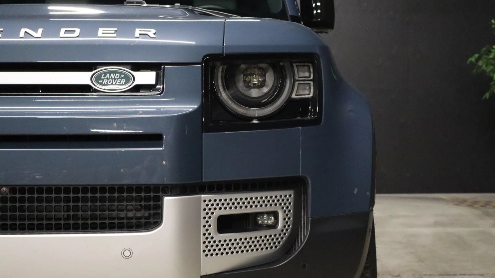 Used 2025 Land Rover Defender 110 S AWD/4WD image 8