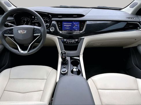 Used 2022 Cadillac XT6 Premium Luxury w/ Technology Package FWD image 16