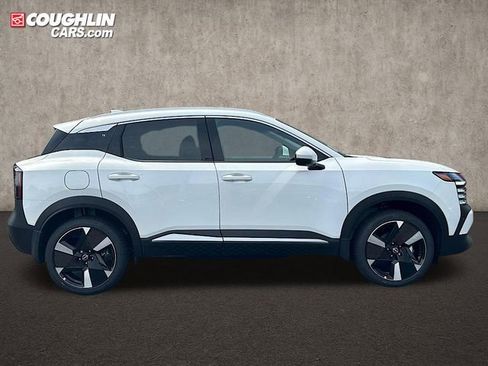 New 2025 Nissan Kicks SR w/ SR Premium Package AWD/4WD image 3
