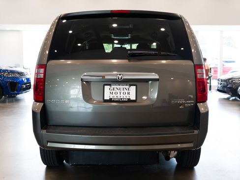 Used 2010 Dodge Grand Caravan SXT FWD image 5