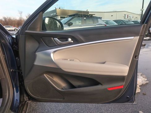 Used 2023 Genesis G70 2.0T image 21