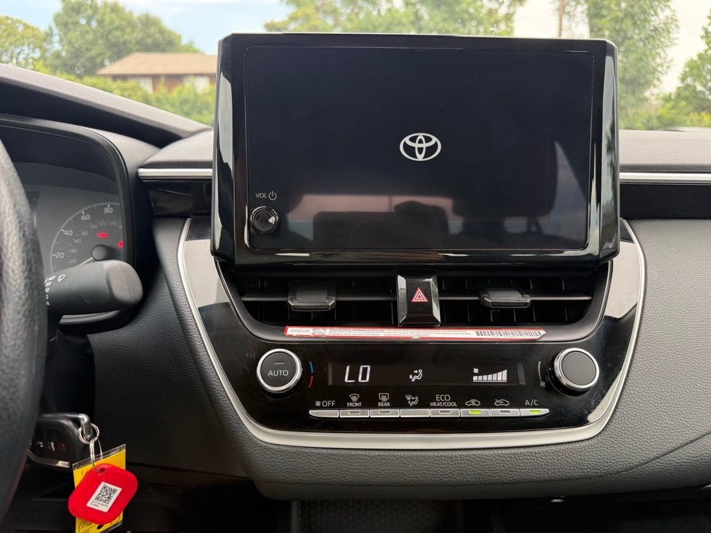 Used 2025 Toyota Corolla LE FWD image 23