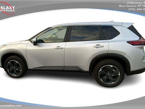 Used 2024 Nissan Rogue SV AWD/4WD image 8