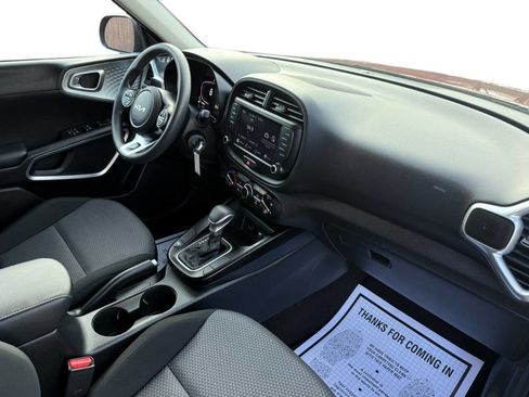 Used 2025 Kia Soul LX image 8