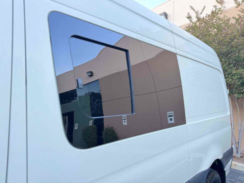 Used 2021 Mercedes-Benz Sprinter 2500 image 10