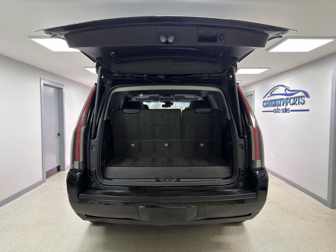 Used 2017 Cadillac Escalade Premium Luxury AWD/4WD image 35