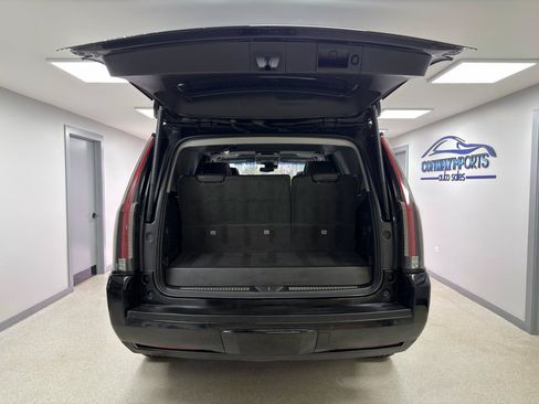 Used 2017 Cadillac Escalade Premium Luxury AWD/4WD image 35