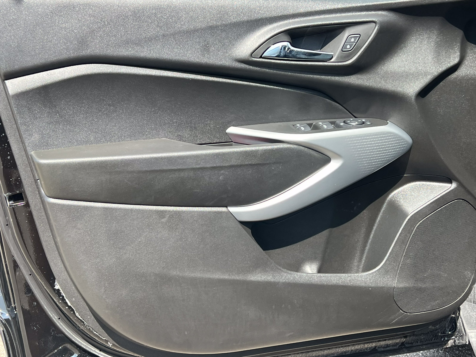 Certified 2024 Chevrolet Trax RS w/ Sunroof Package FWD image 17