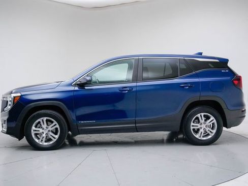 Used 2022 GMC Terrain SLE AWD/4WD image 3